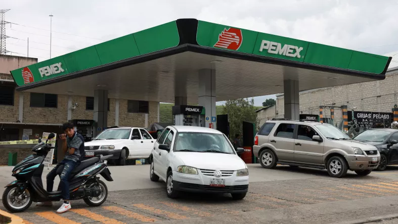 Pemex eleva exportaciones de crudo en julio, pero cae el procesamiento en refinerías