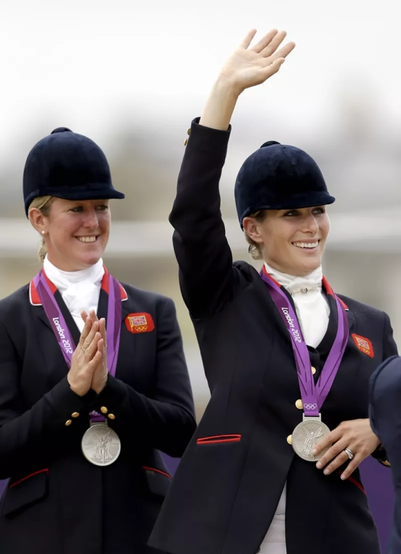 Zara Phillips, hija de la princesa Ana, logró el segundo lugar junto al equipo británico ecuestre.