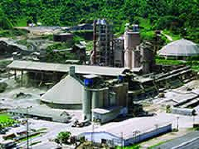 Ecoltec, empresa filial de Apasco, recicl� llantas para producir combustible para sus hornos. (Archivo Manufactura)