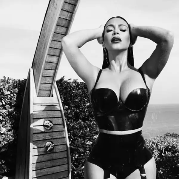 Kim Kardashian no pierde oportunidad para presumirnos su cuerpazo y la esposa de Kanye West hizo este throwback.