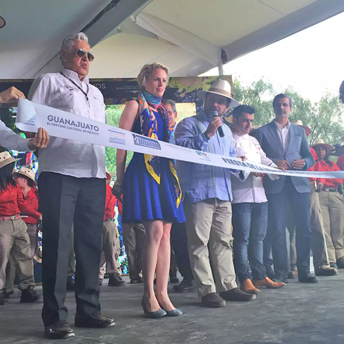 El actor Erick del Castillo fue uno de los invitados para cortar el listón e inaugurar el viñedo Caminos D Vinos.