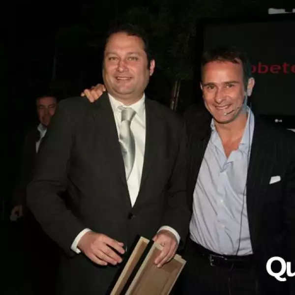 Marco Beteta entrega reconocimientos a los mejores Restaurantes