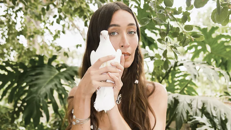 alana-hadid-elle-mexico