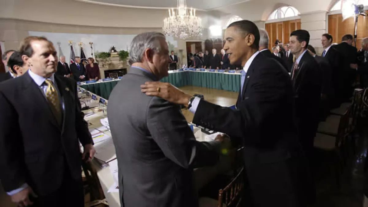 25 de febrero, Barack Obama se reune con republicanos y democratas para hablar d ela reforma al sistema de salud