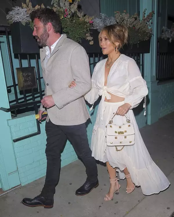 PREMIUM EXC Jennifer Lopez & Ben Affleck
