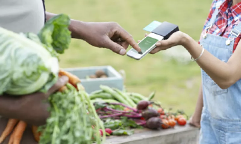 Expertos señalan que hacen falta más reformas que puedan incorporar en los pequeños negocios el uso de las tecnologías. (Foto: Getty Images)