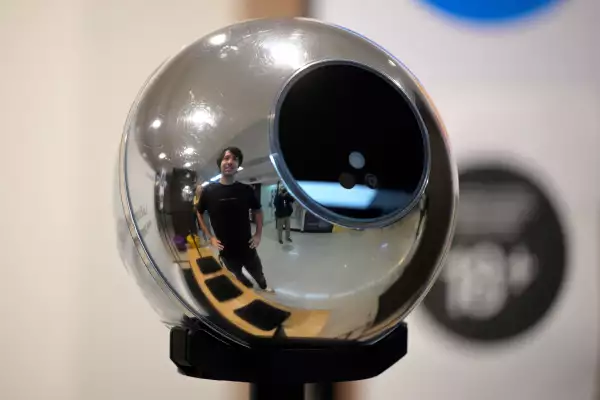 Escanear el iris a cambio de criptomonedas en una Argentina en crisis económica