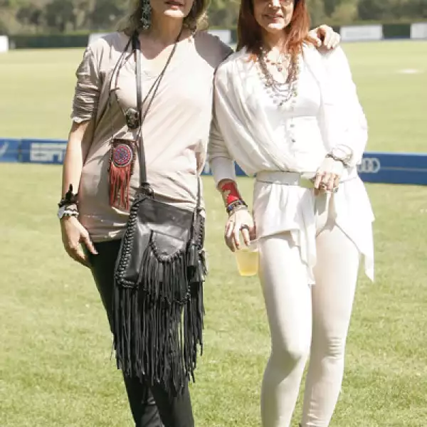 Julia Fortes,Adriana Gutiérrez