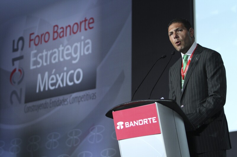 Mantiene el rumbo.