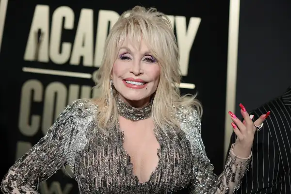 Muere Dolly Parton a los 80 años.