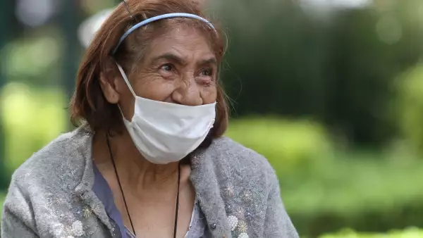 adultos mayores COVID