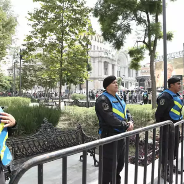 Seguridad rodea el Palacio de Bellas Artes por el homenaje a Juan Gabriel.
