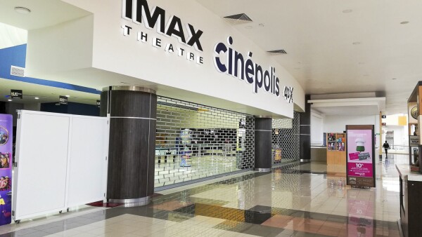 Endurecen medidas de prevención ante COVID-19 en el Edomex cerrando negocios como cines, centros comerciales, tiendas departamentales entre otros.
