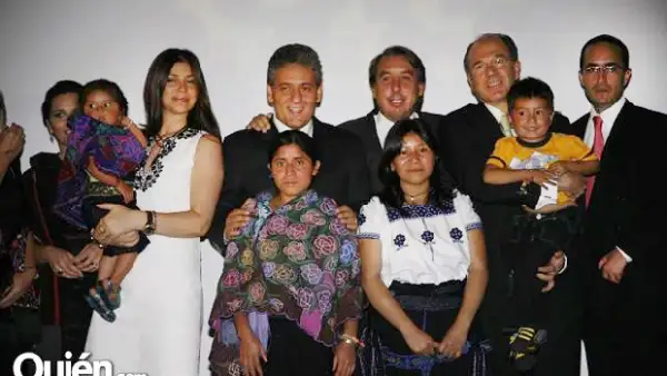 Para celebrar el 25 aniversario del programa, el empresario acompañó al presidente de la fundación, José Ignacio Ávalos,  a otorgar un reconocimiento al Gobernador del Estado de Chiapas por su labor p