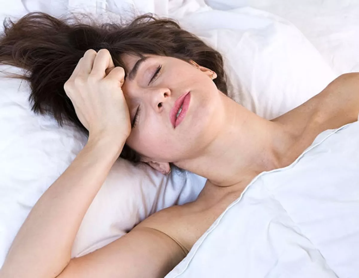 El snooze no sólo te hace despertar más cansada, pero también lucir apagada.