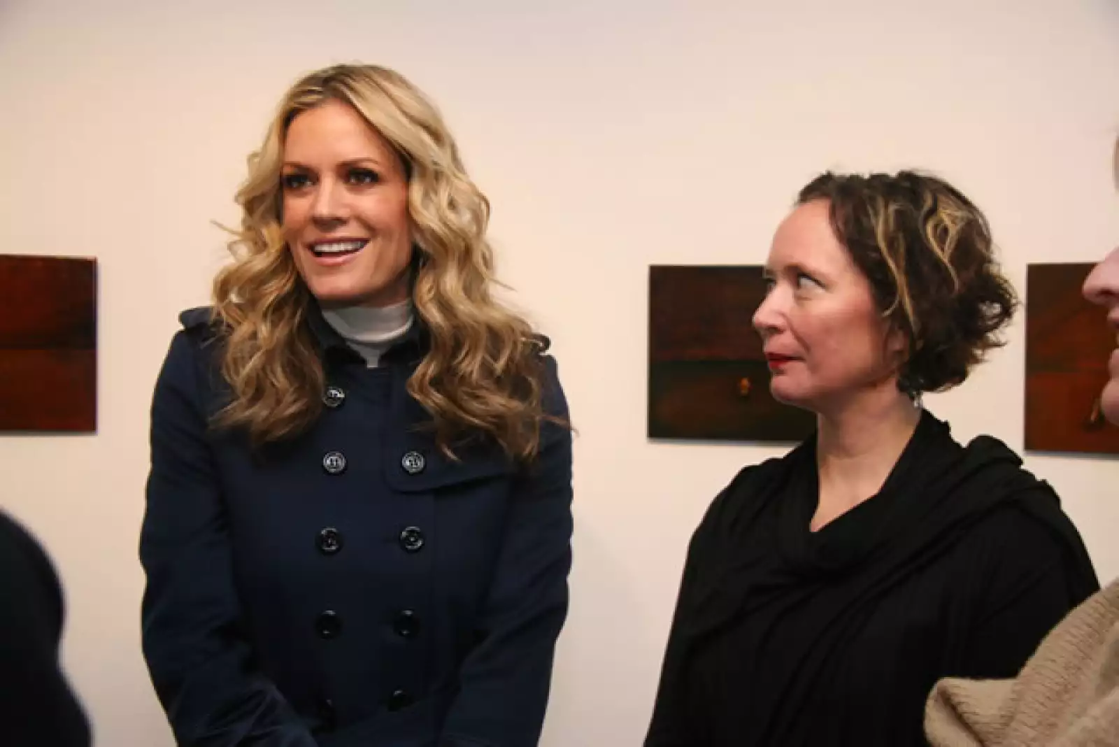 Exposición de Mona J. Lang con Rebeca De Alba.