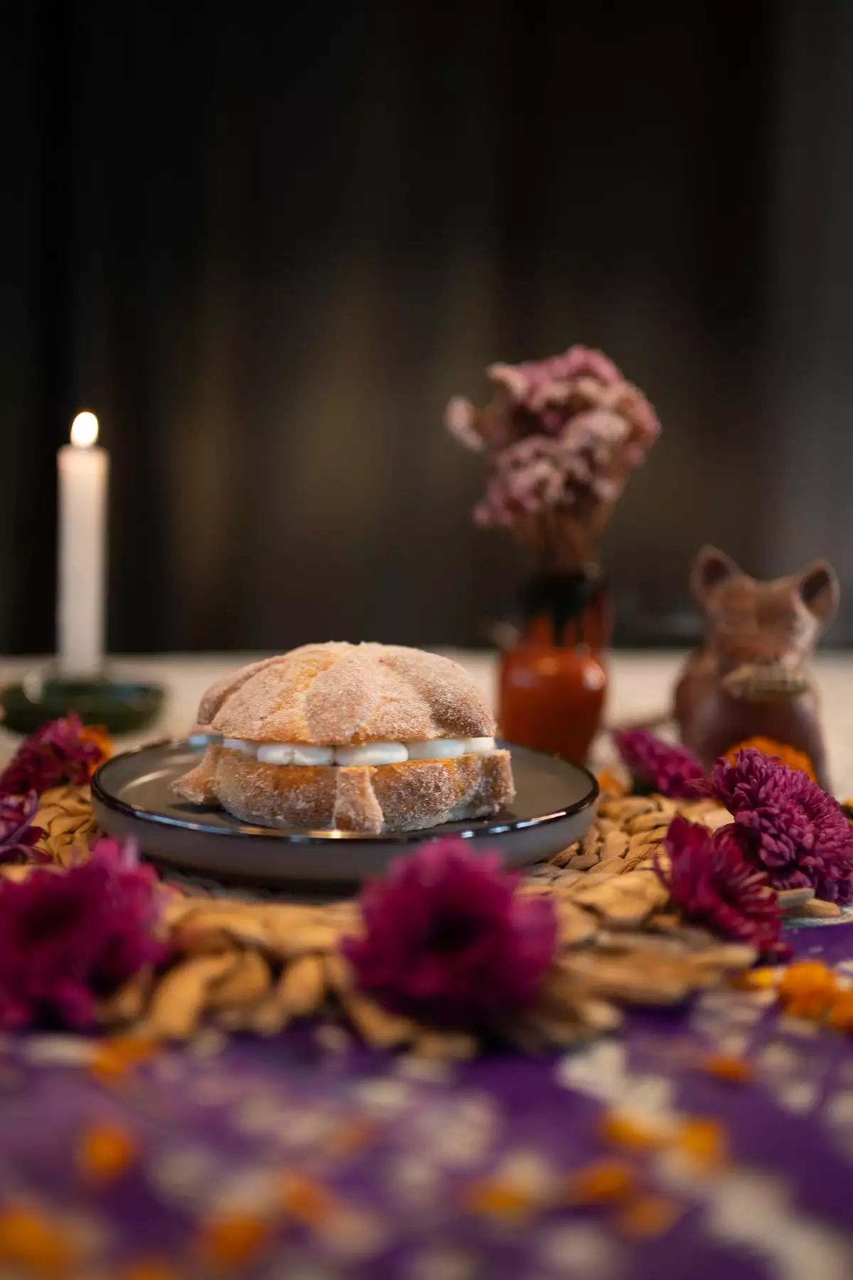 Foto de pan de muerto relleno en CDMX
