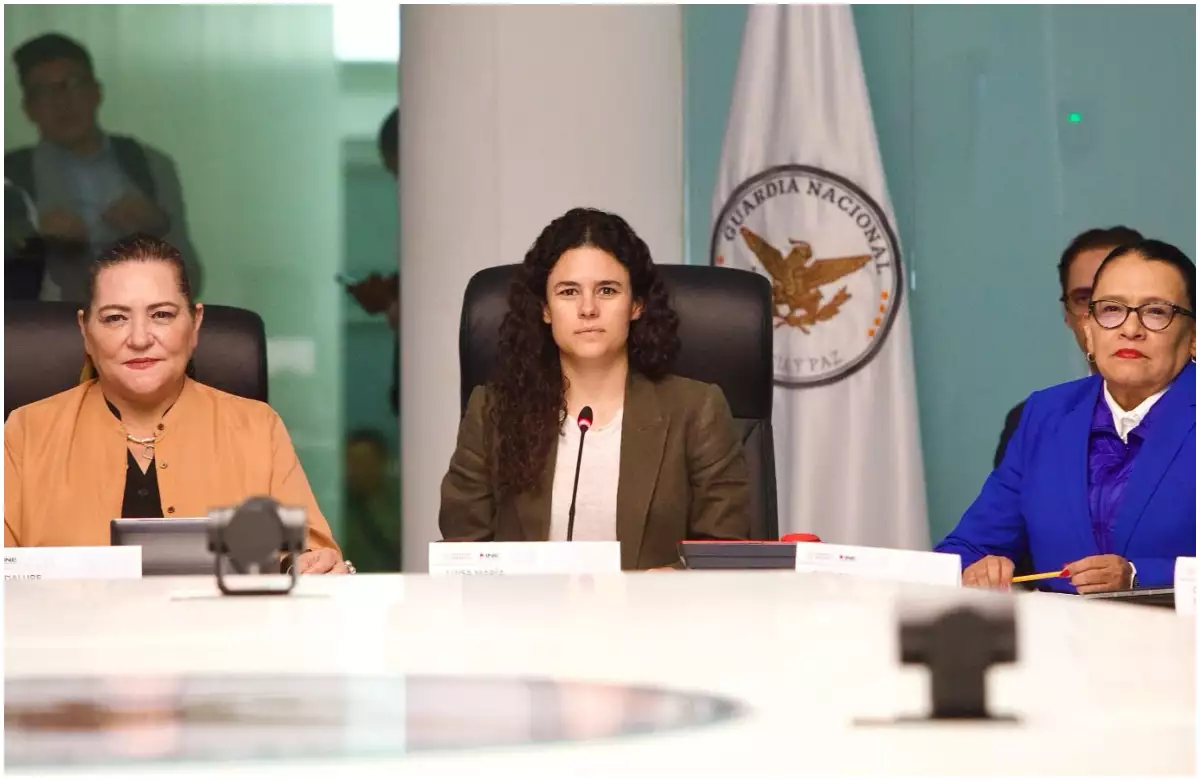 Reunion entre consejeros y funcionarios del gobierno federal