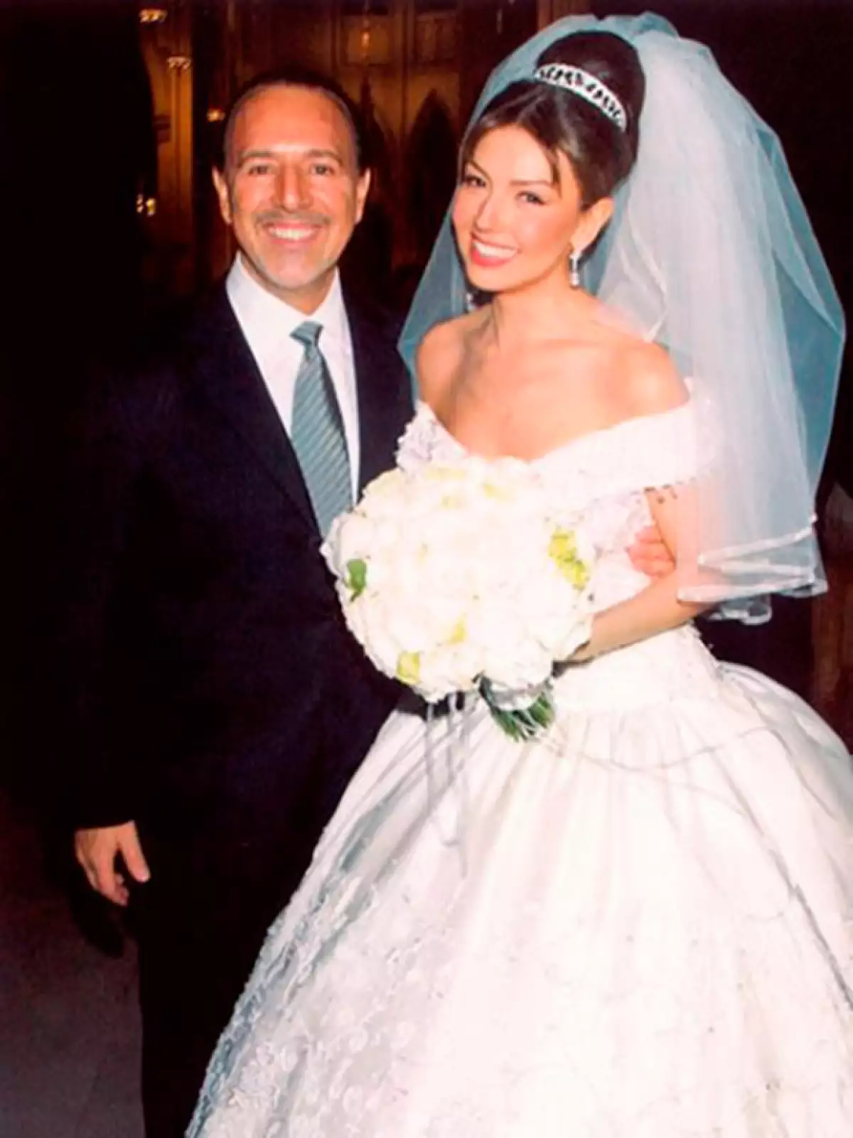 Thalía y Tommy se casaron el 2 de diciembre en NY, ella lució un espectacular vestido de Mitzy.