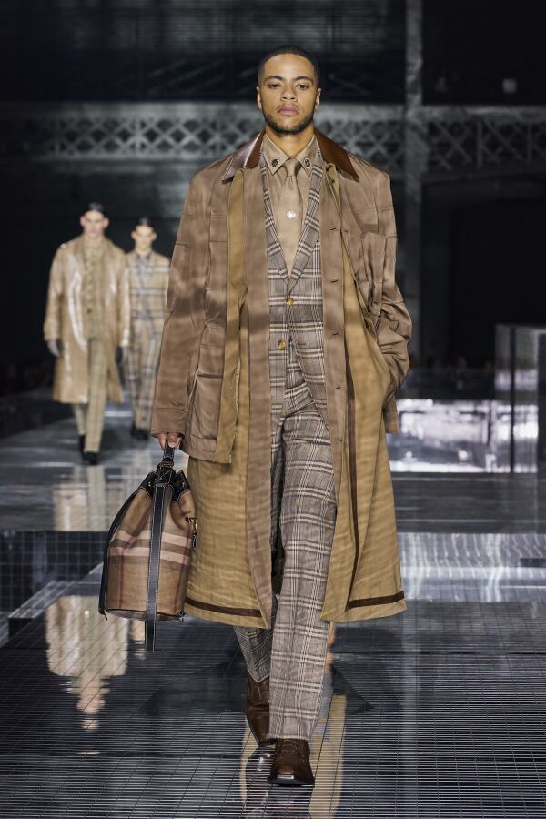 Burberry F20.jpg