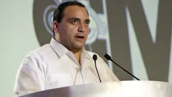 El gobernador es acusado de robo.