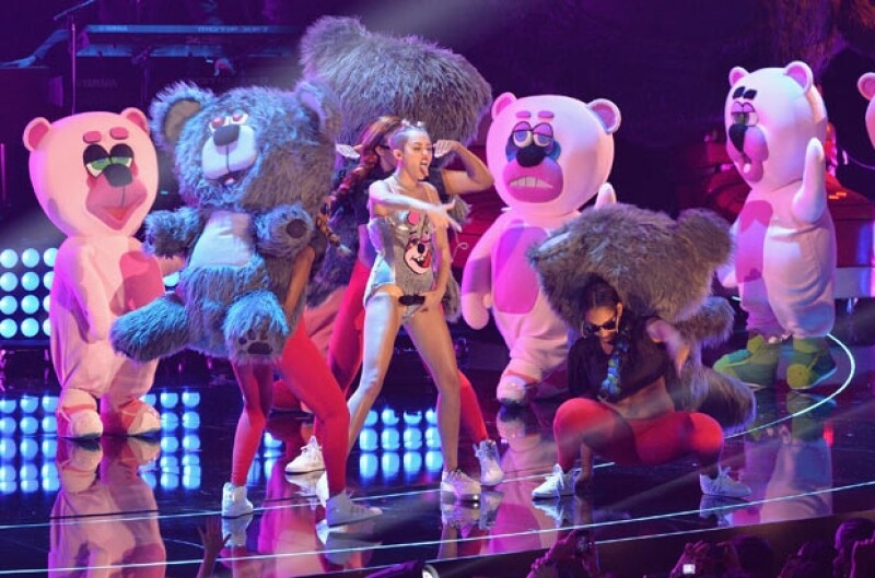 Sin duda la actuación de Miley se llevó los "oh" de la noche.