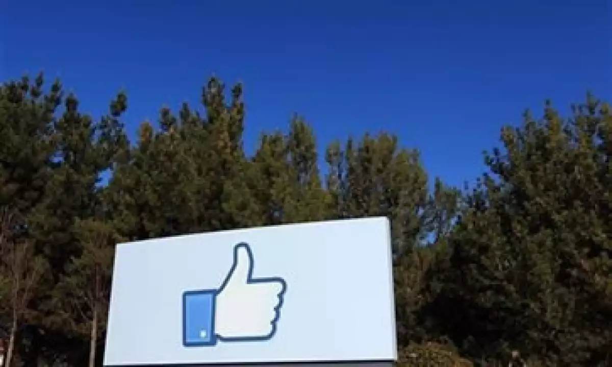 Facebook busca captar la atención e ingresos de las grandes compañías antes de su OPI. (Foto: Reuters)