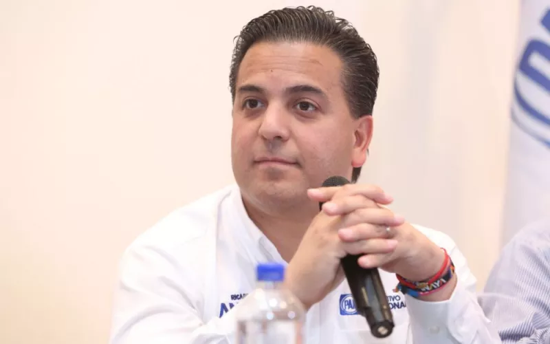 Encabezando la oposición a AMLO 