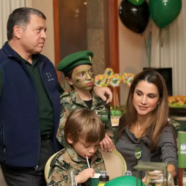 Rania de Jordania: En la fiesta de cumpleaños de mi hijo.