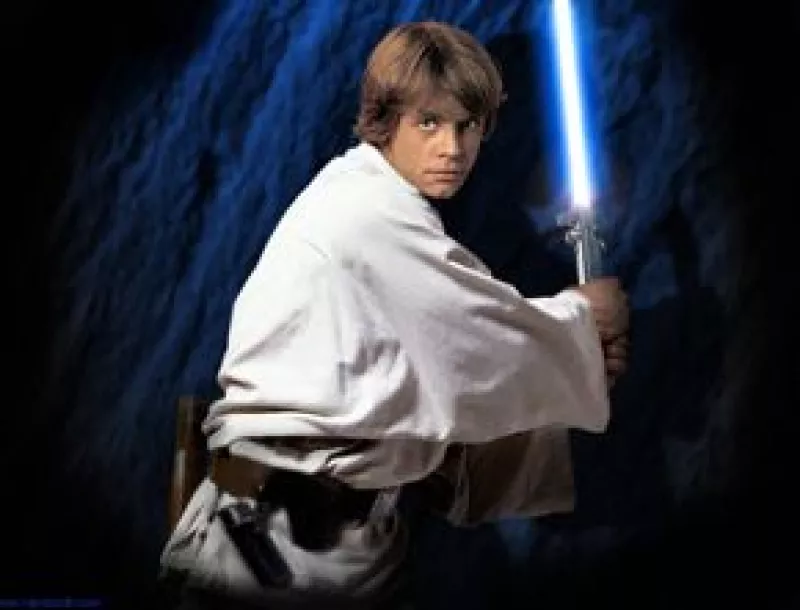 La espada de luz de Luke Skywalker fue comprada por un fan de la saga.