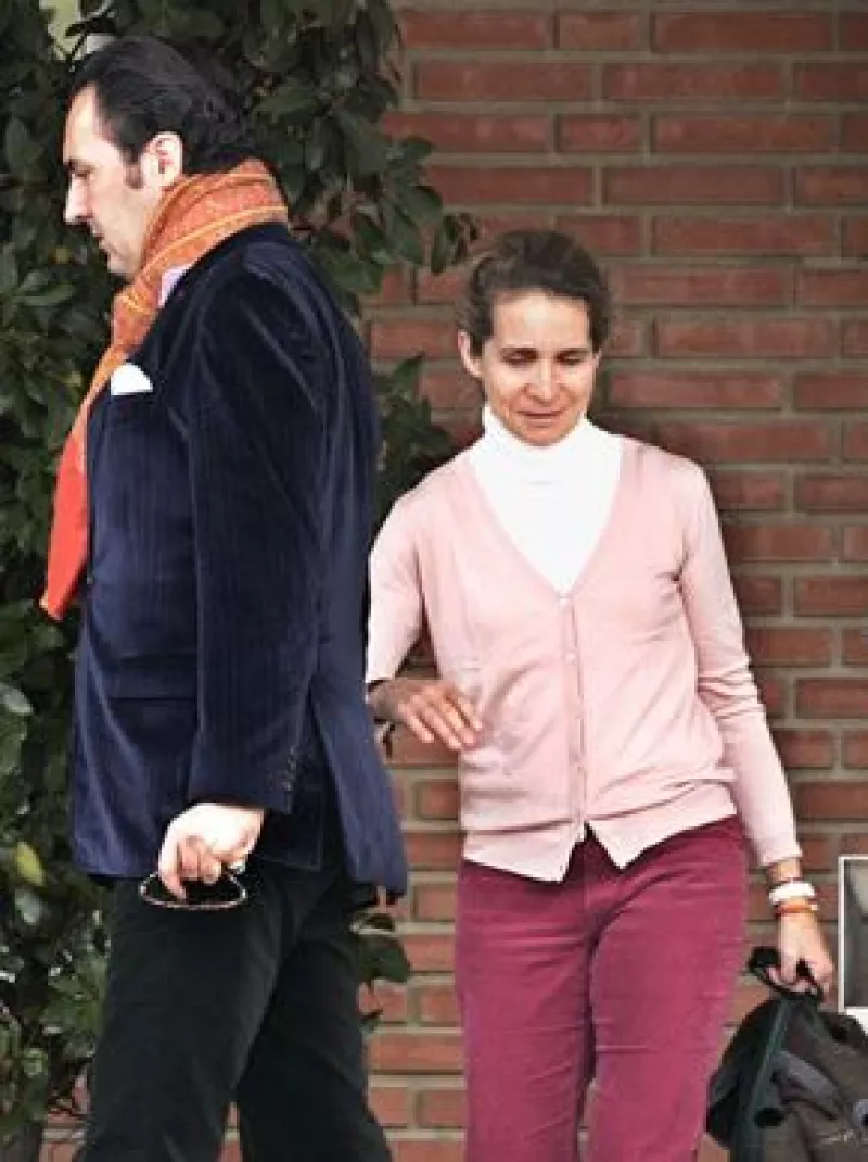 La hija de los reyes de España tendrá un sueldo de casi 300 mil dólares anuales por trabajar en la Fundación Mapfre, mientras que el presidente español gana 131 mil.