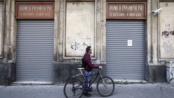 Algunas tiendas permanecen cerradas