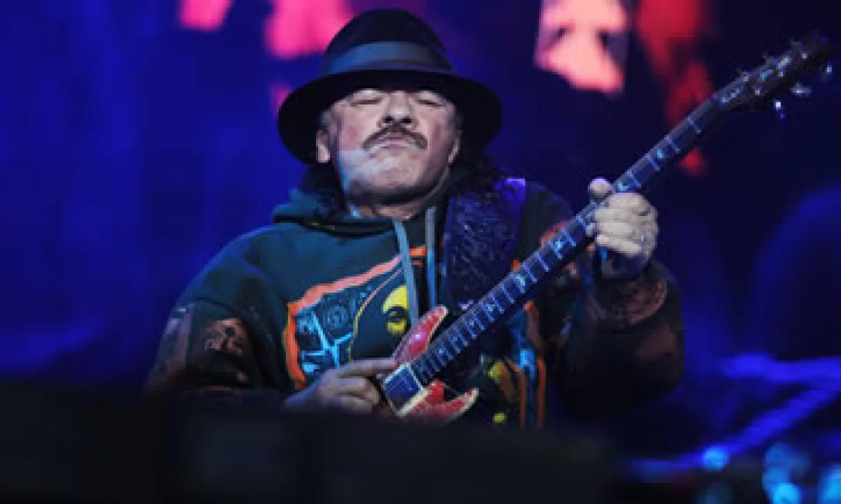 Carlos Santana ha dedicado parte de su vida al activismo social y las causas humanitarias. (Foto: AFP)