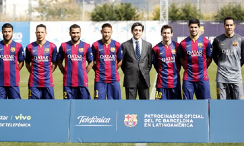 El CEO de Telefónica, José María Álvarez (centro), junto al equipo durante el anuncio. (Foto: Reuters )