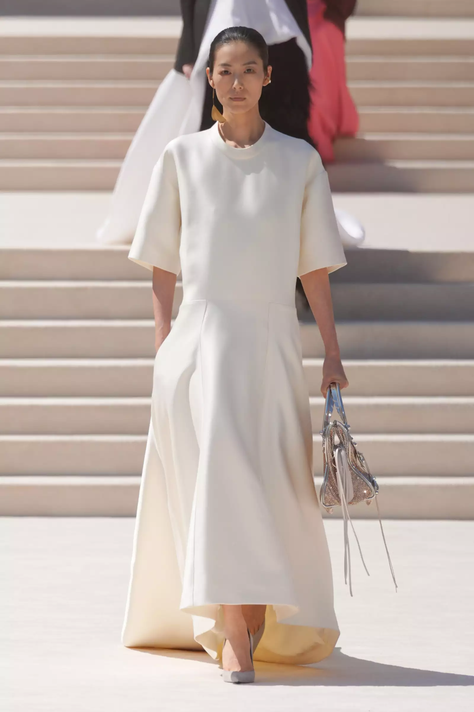 Balenciaga HC F26 005.jpg