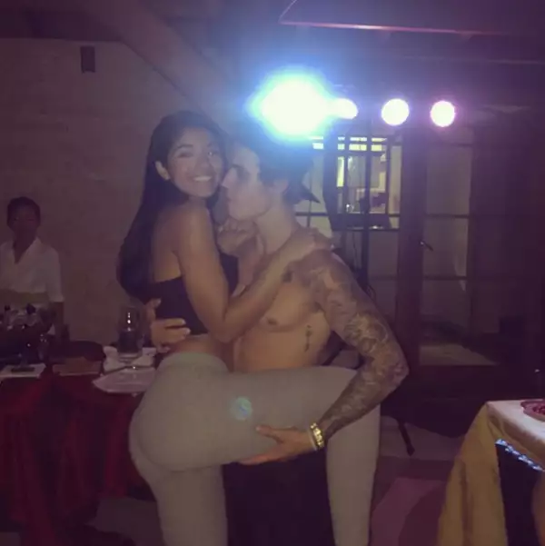 Justin fue captado en un plan muy íntimo con la modelo Yovanna Ventura, en su primera fiesta en una isla caribeña.