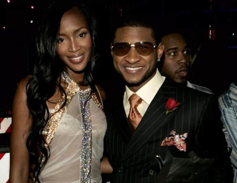 La top model no es una mujer fácil así que además de estar rodeada por muchos amigos, otras muchas personas le dan la vuelta e incluso se han peleado con ella.