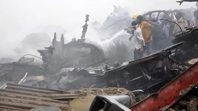 Rescatistas atienden accidente aereo