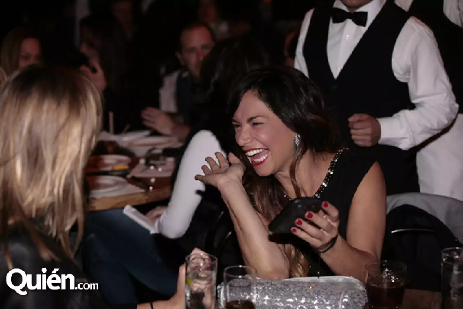 Paula Van Hills,Liz Vega