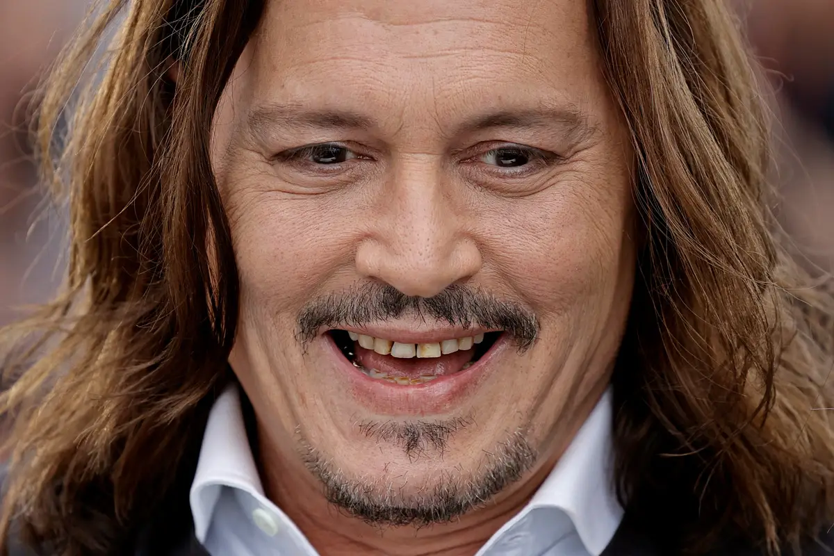 Johnny Depp causa revuelo por el mal estado de sus dientes