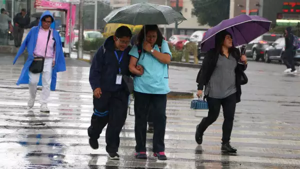 CIUDAD DE MÉXICO, 17OCTUBRE2019.- El Servicio Meteorológico Nacional (SMN), el Valle de México  informó que las lluvias puntuales permanecerán durante este jueves y viernes en la mayor parte de la ciudad.
FOTO: ROGELIO MORALES /CUARTOSCURO.COM
