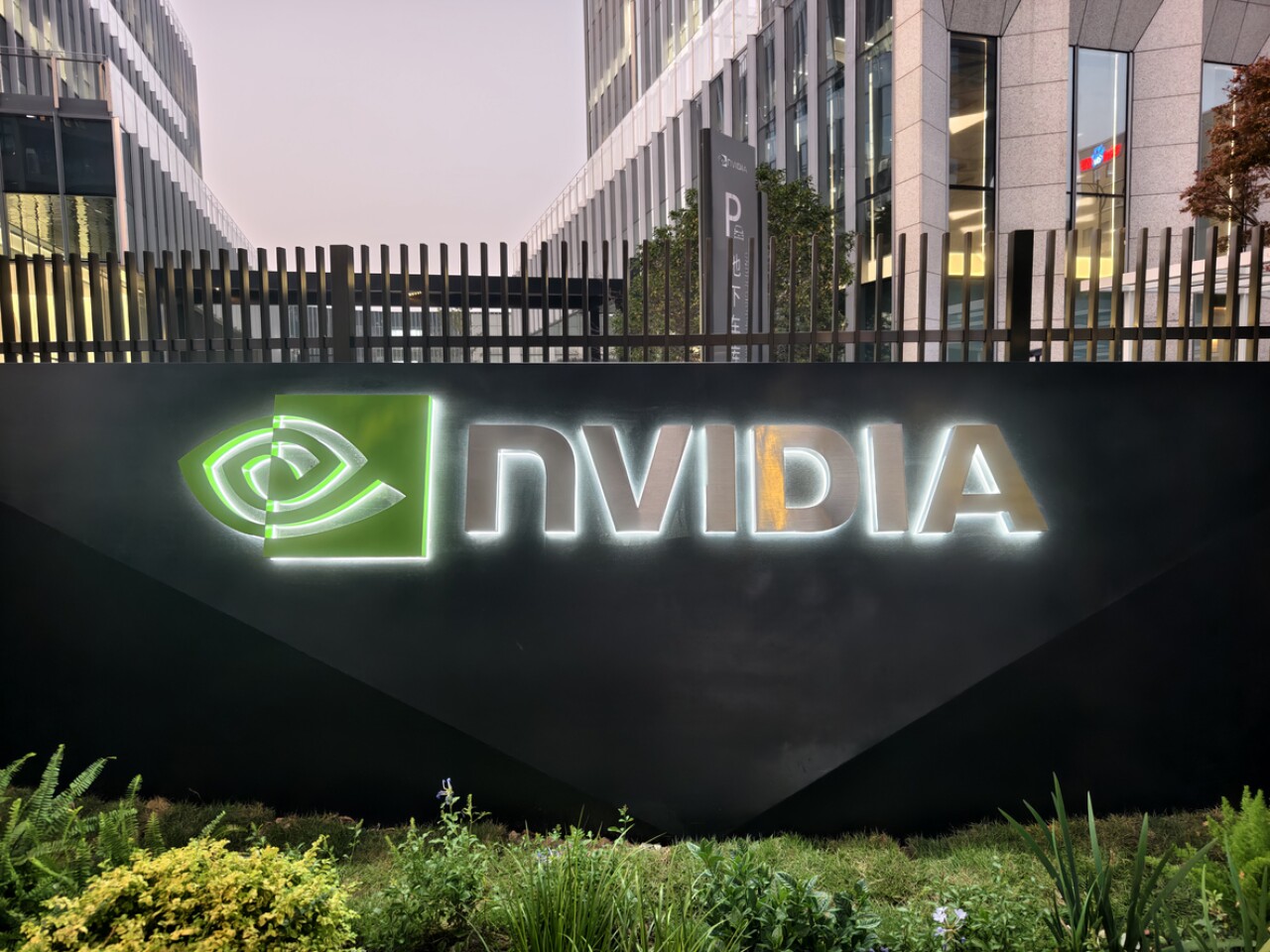 Apple y Nvidia se adelantan a la escasez de RAM y el resto de la industria resiente el golpe