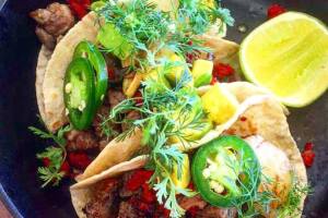Tacos de arrachera con jalapeños