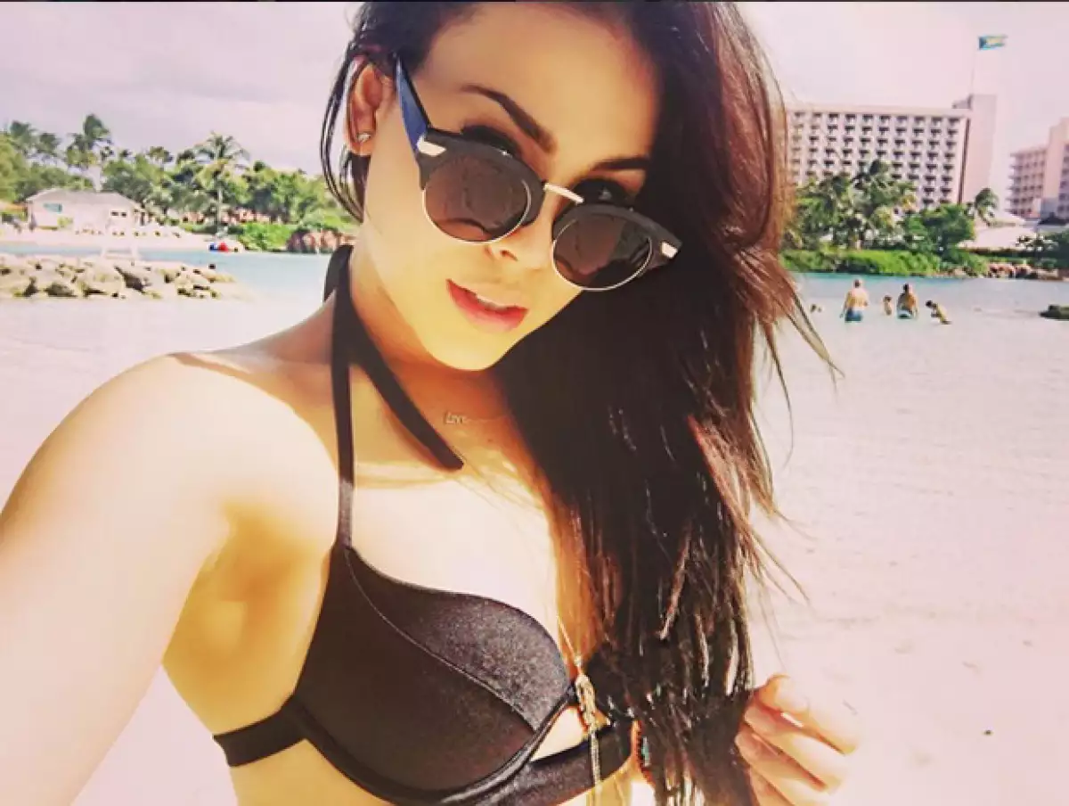 La actriz está pasando unos días en Nassau junto con varios amigos y la imagen que compartió en Instagram se ha convertido en una de las más exitosas de su cuenta. ¿Ya la viste?