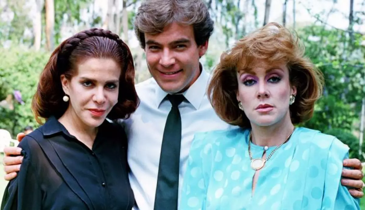 actriz-renata-flores.jpeg