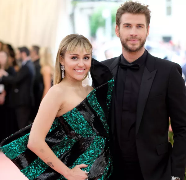 Miley Cyrus confiesa que llegó a pensar que moriría si no tenía pareja The 2019 Met Gala Celebrating Camp: Notes on Fashion - Arrivals