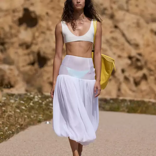 Jacquemus PO S27 003.jpg