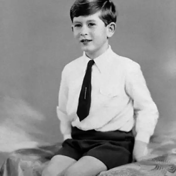 (1956. 8 años) En octubre de 1968 ingresó en la Universidad de Cambridge, donde cursó estudios de arqueología y antropología, y fue nombrado consejero de Estado cuando la reina visitó Canadá.