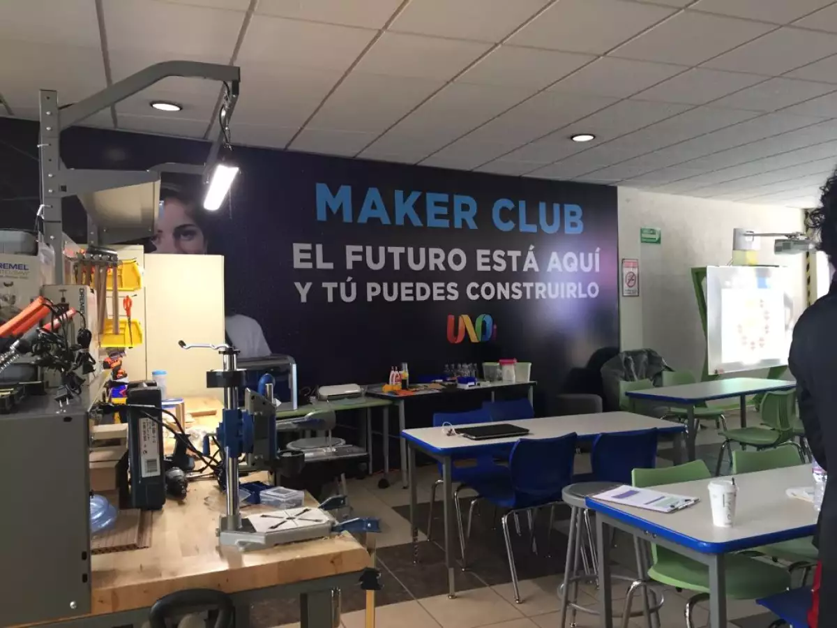 En los maker club, los estudiantes empiezan a generar los primeros pasos de conocimiento.