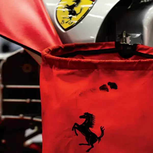 En los años 60, Don Enzo se cansó de las complicaciones del negocio de los autos de calle y buscó venderlo. Ford fue la principal interesada, sin embargo, a último momento Ferrari rechazó la compra.